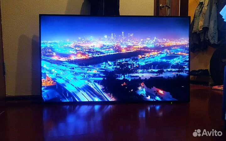 Огромный Smart Телевизор 4K UHD 60
