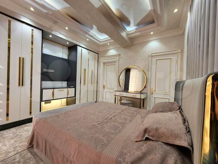 3-к. квартира, 140 м², 17/25 эт.