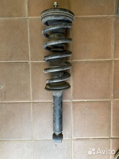 Стойка амортизатора передняя Mitsubishi Pajero IV