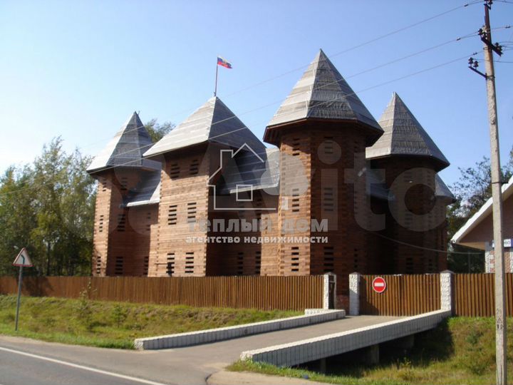 Дом 2000 м² на участке 52 сот.