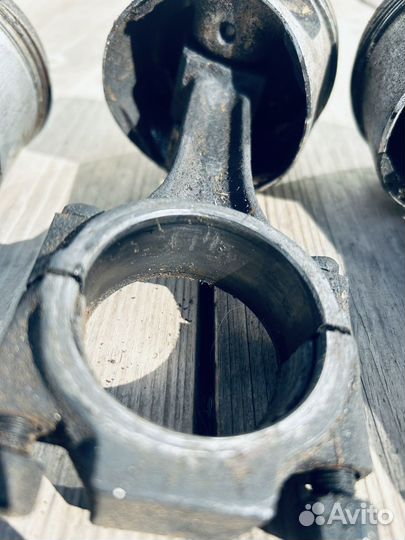 Поршня С шатунами
