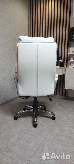 Компьютерное кресло белое