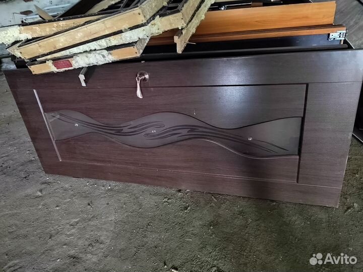 Продам 2 шкафа,плиту, линолеум, двери 5 штук