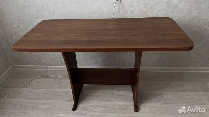 Кухонный стол