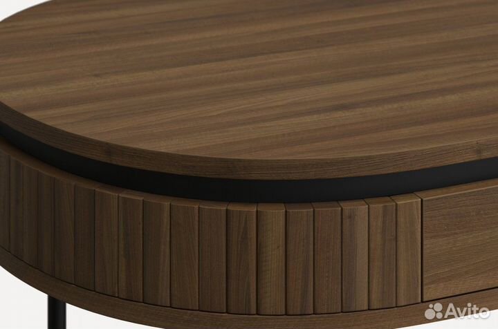 Овальный деревянный письменный стол с ящиком