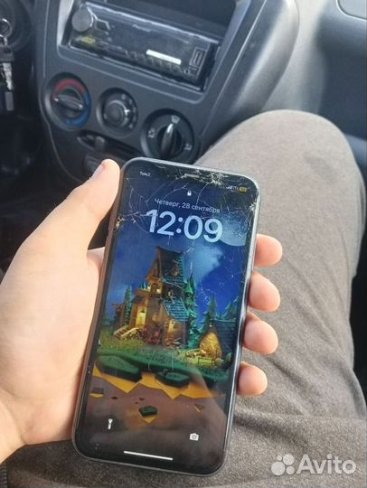 Телефон iPhone 11