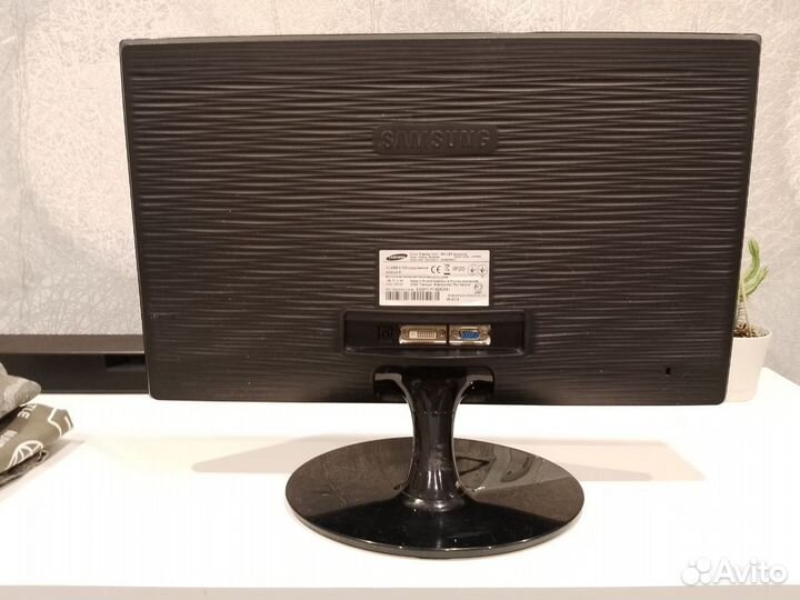 Монитор Samsung