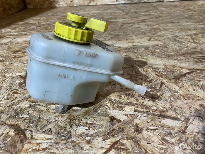 Бачок тормозного цилиндра VW Touareg GP 02-10