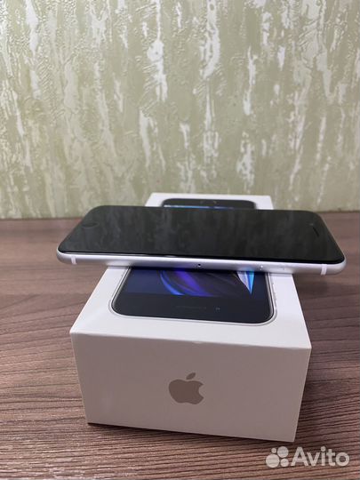 Телефон iPhone se 2020 идеал