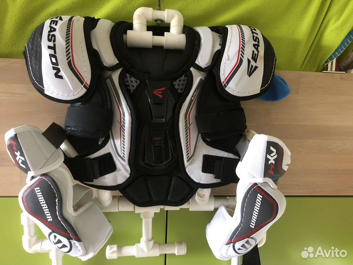 Хоккейная форма, шлем и коньки Bauer 4D