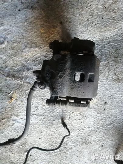 Тормозные суппорта передние nissan pulsar