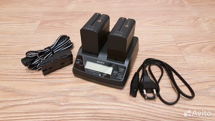 Sony HVR-Z5e + аксессуары