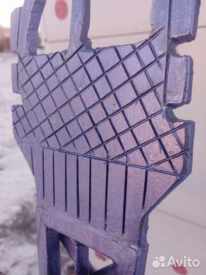 Эйфелева башня в человеческий рост