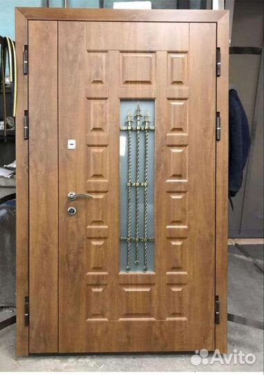 Дверь входная металлическая со стеклом 1722