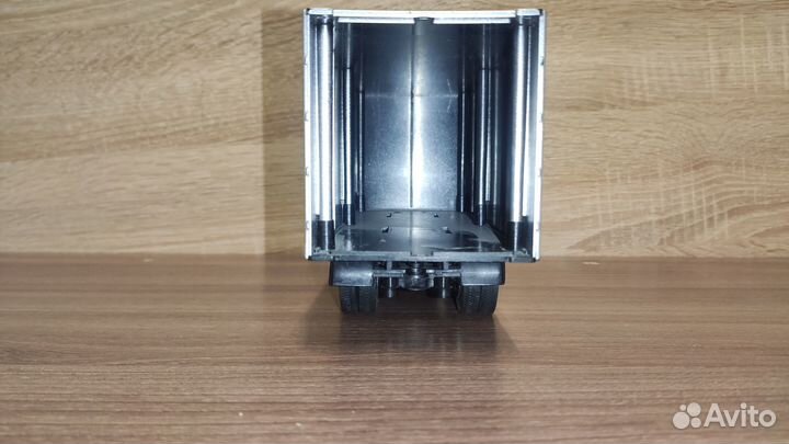 Модель грузовика Mercedes Benz 1835 New Ray 1/32