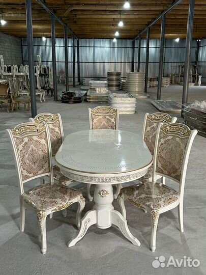 Стол «Лапка Версаче»