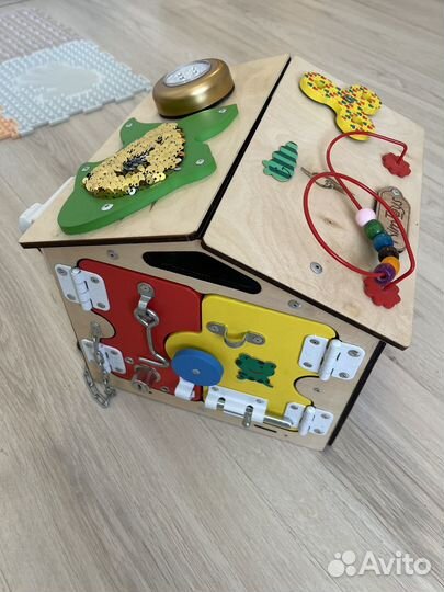 Развивающий домик бизиборд