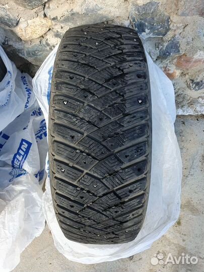 Goodyear Ultragrip Ice Arctic 205/60 R16