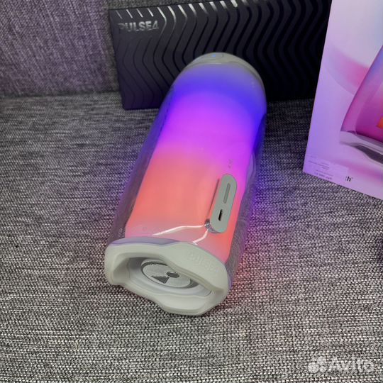 Портативная акустика JBL Pulse 4 белая б/у