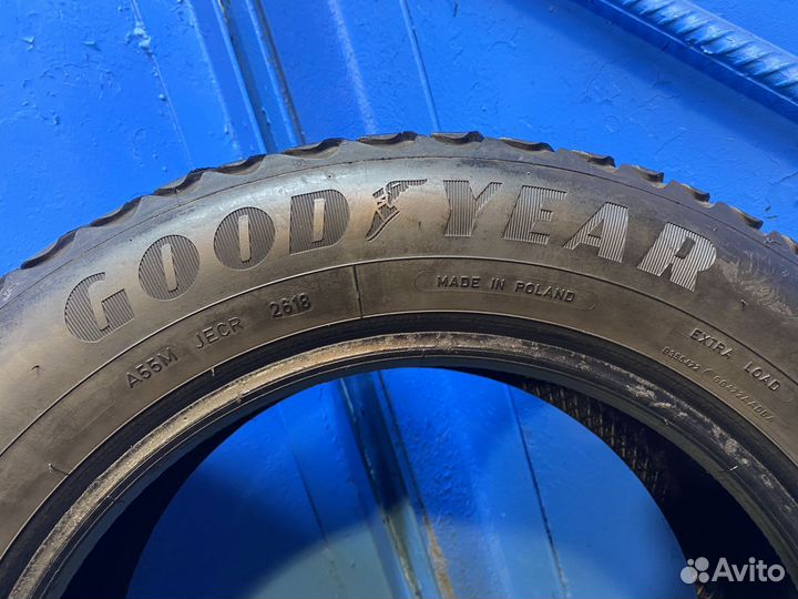 Goodyear Ultragrip Ice Arctic 215/60 R16