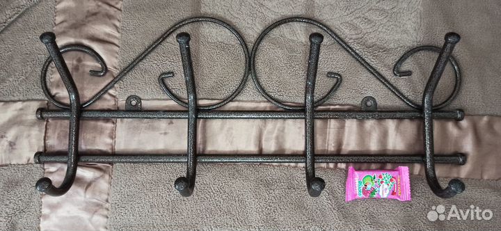 Вешалка настенная металлическая