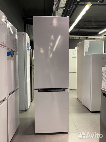 Холодильник Indesit DS 4200 W