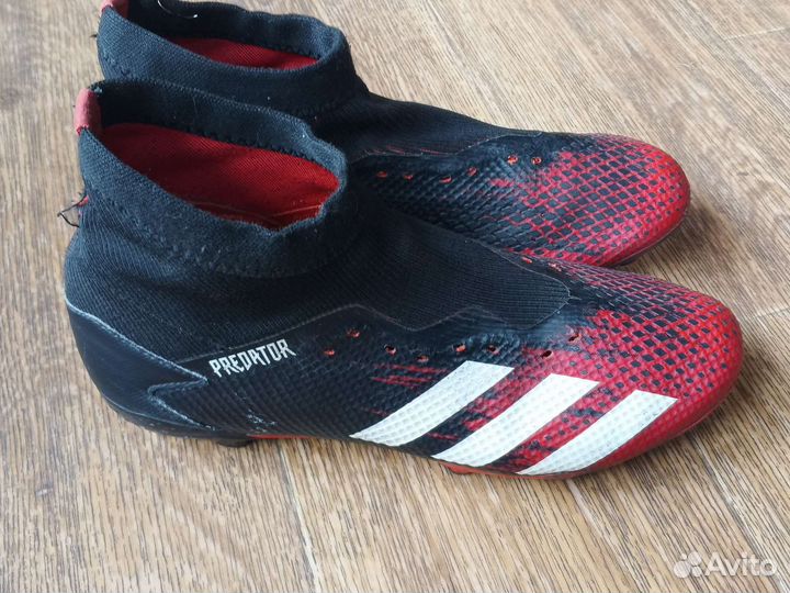 Футбольные бутсы adidas