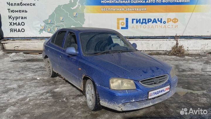 Моторчик стеклоочистителя передний Hyundai Accent