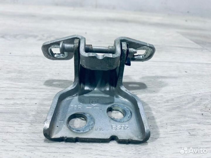 Петля двери Renault Logan 2 седан K4M 2014