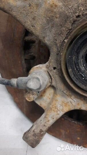 Кулак поворотный передний левый