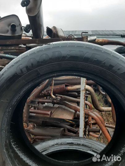 Goodyear EfficientGrip 215/60 R17