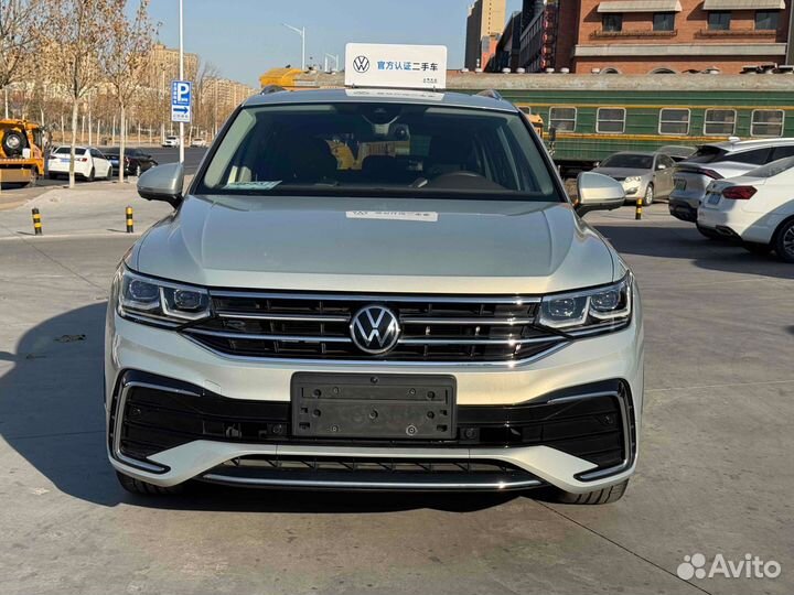 Volkswagen Tiguan L 2.0 AMT, 2021, 29 800 км