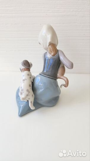 Статуэтка. Lladro девочка с котенком и щенком