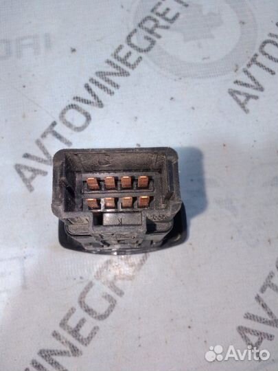 Кнопка аварийной сигнализации Renault Duster