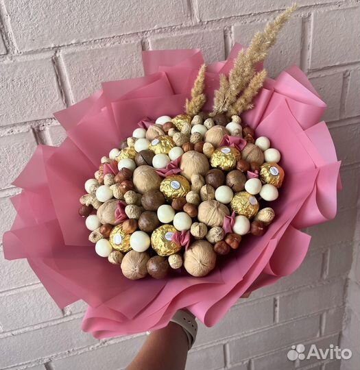 Букет из орехов и конфет