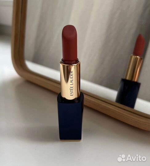 Матовая помада Estée Lauder