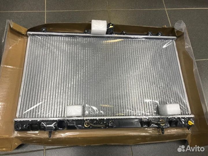 Радиатор охлаждения Mitsubishi Lancer 9