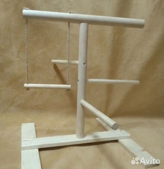 Волнистые попугаи с клеткой и игровой площадкой