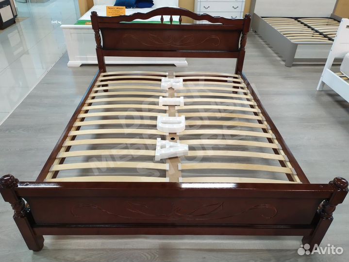 Кровать массив