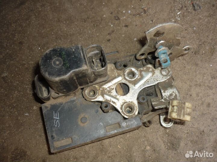 Замок двери передний правый Шевроле lacetti