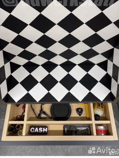 Шкаф-витрина для гитары