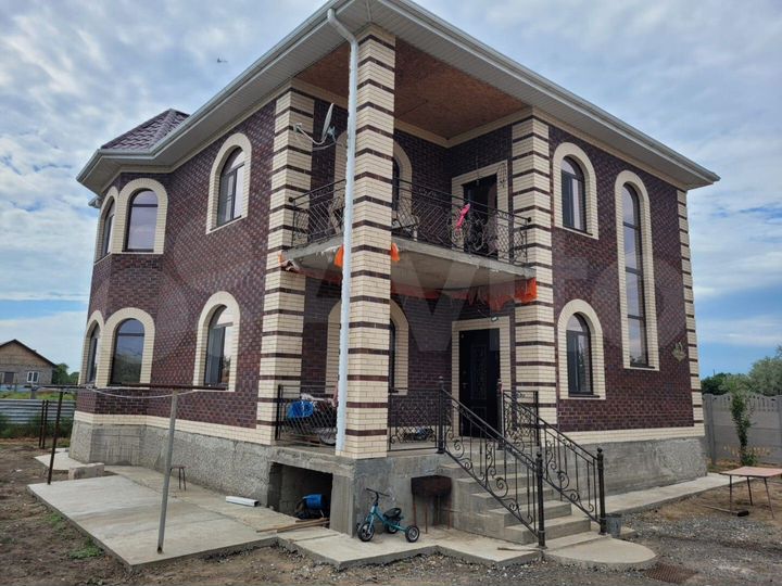 Дом 227,9 м² на участке 10 сот.