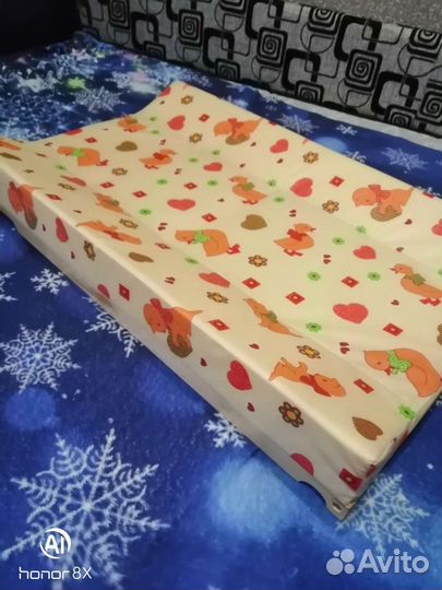 Пеленальная доска на кроватку