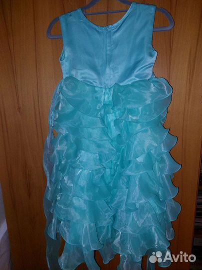 Платье для девочки со шлейфом