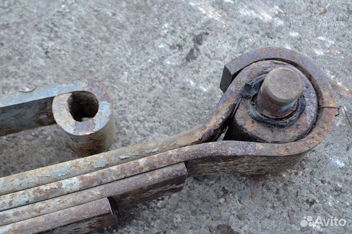 Рессора ведущего моста, левая iveco Trakker (01.04