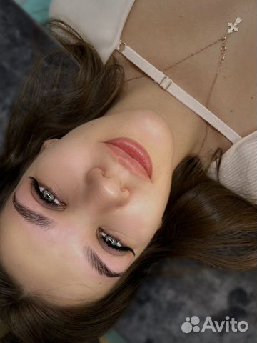 Наращивание ресниц и оформление бровей