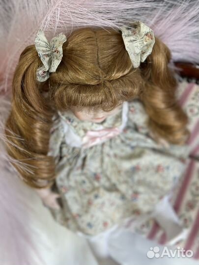 Фарфоровая кукла