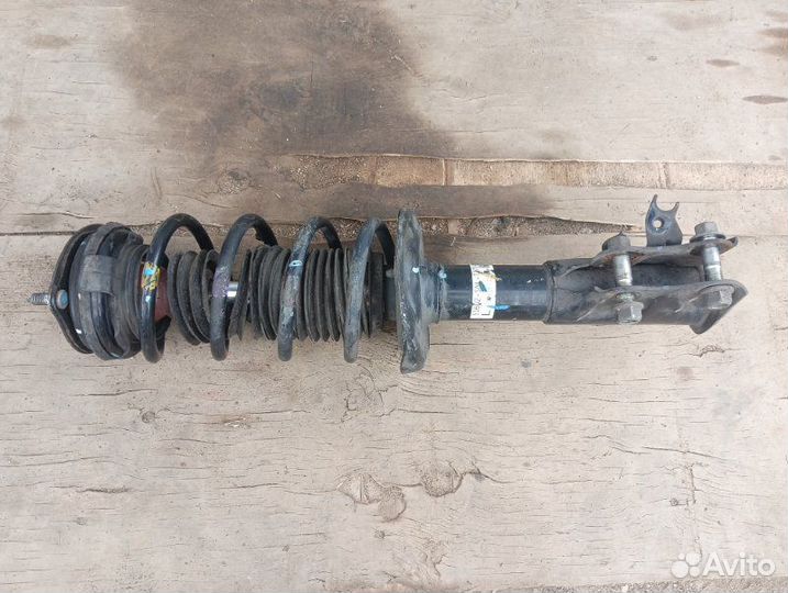 Стойка амортизатора передняя левая Honda Civic 8