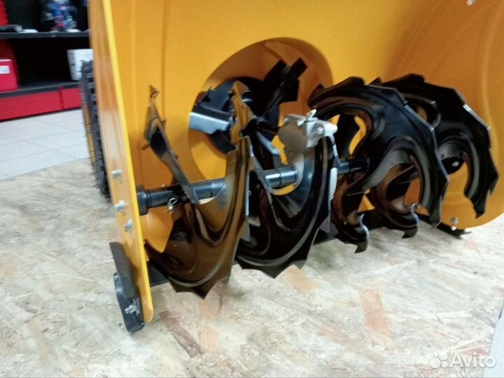 Бензиновая снегоуборочная машина SBM 610