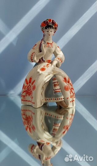 Статуэтка фарфор 